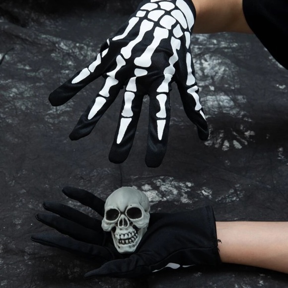 💀 Skeleton Bone Gloves 🦴 - Picture 9 of 10